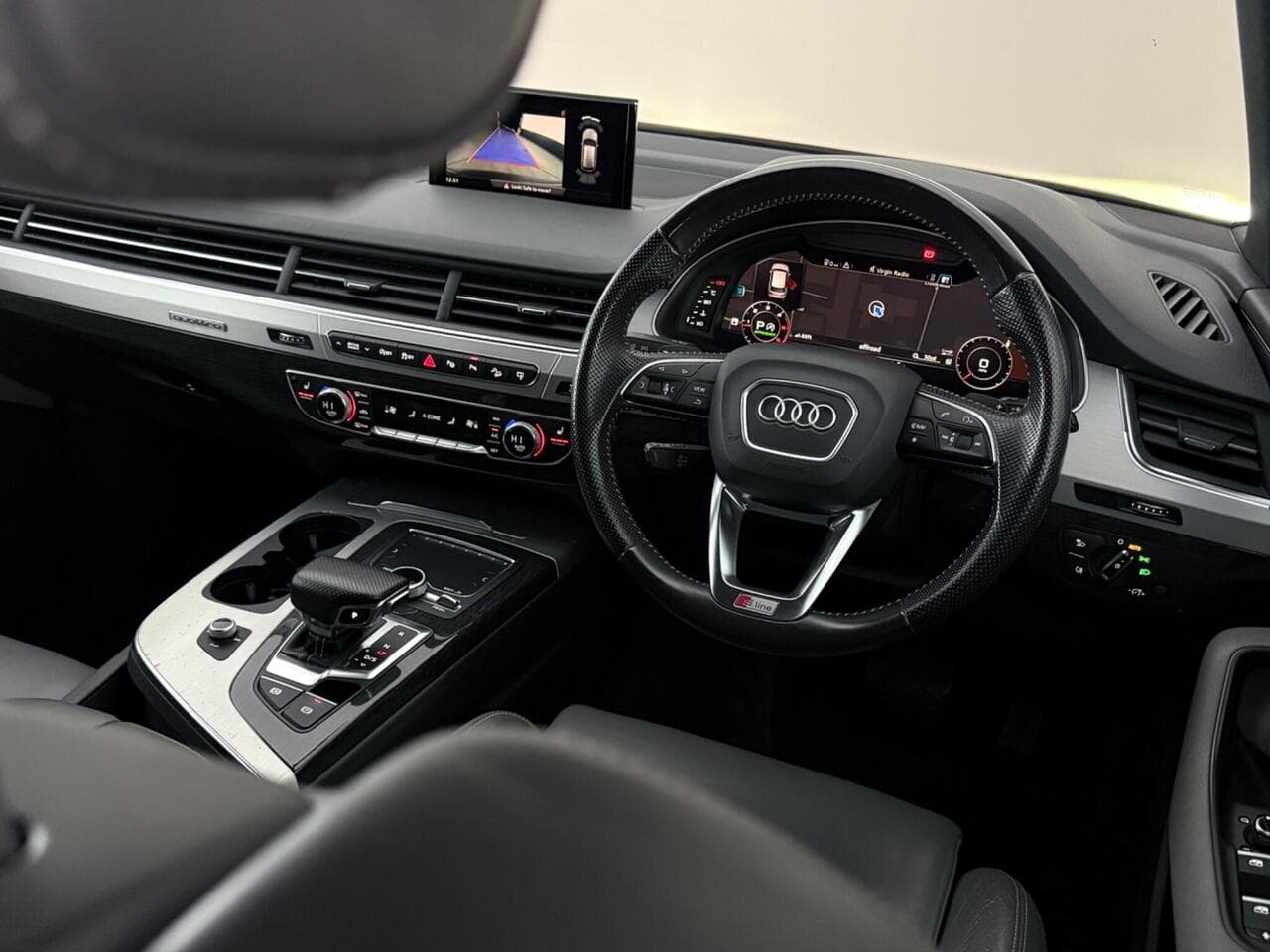Audi Q7 thumbnail Interior Front