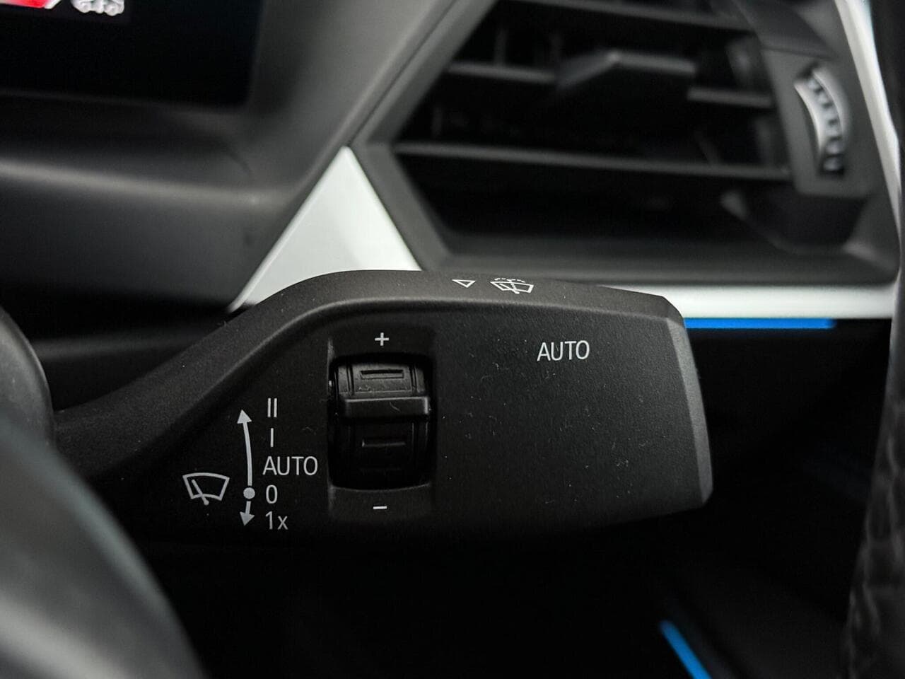 BMW 3 Series thumbnail Misc Controls