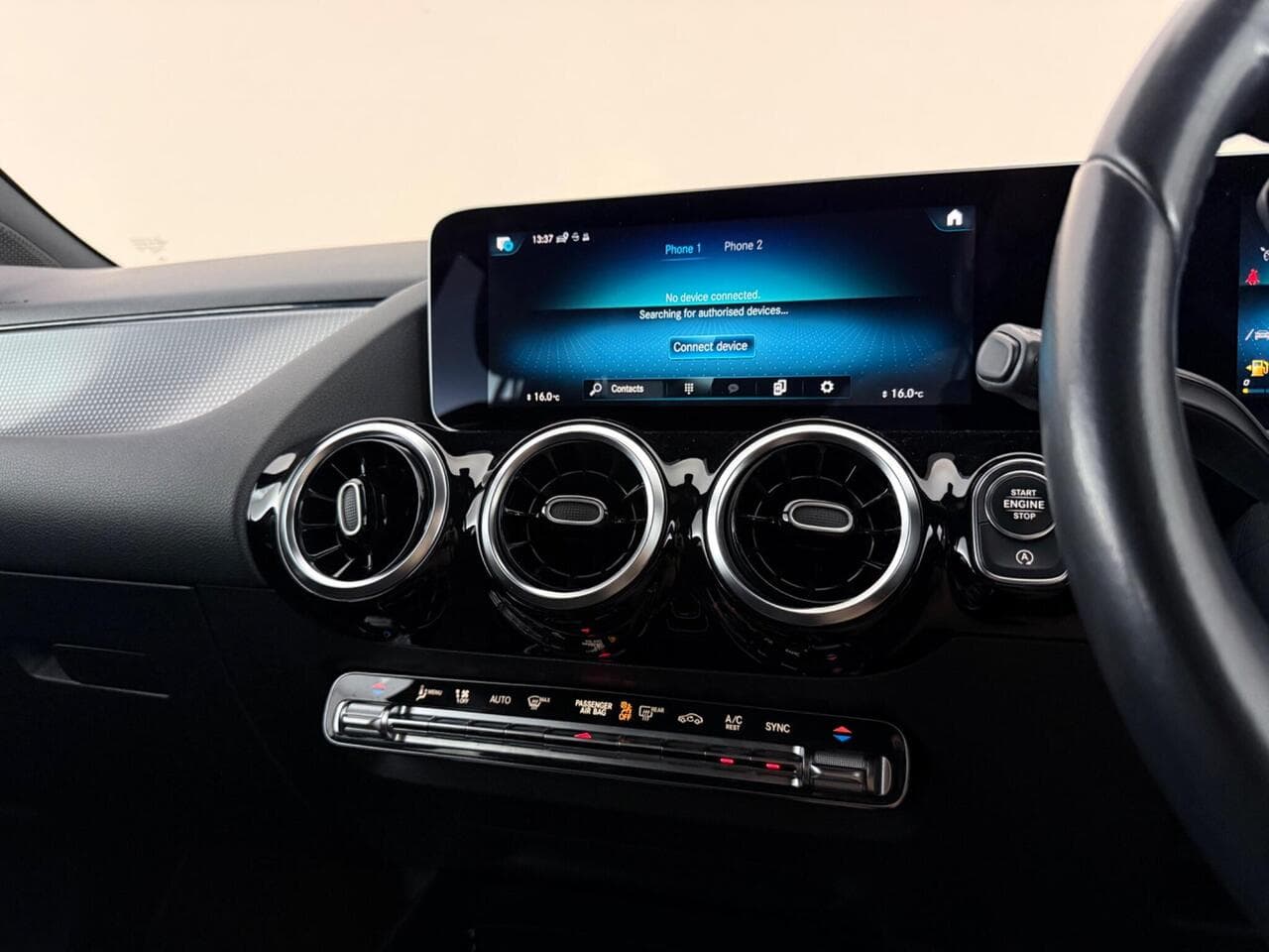 Mercedes-Benz GLA thumbnail Infotainment System