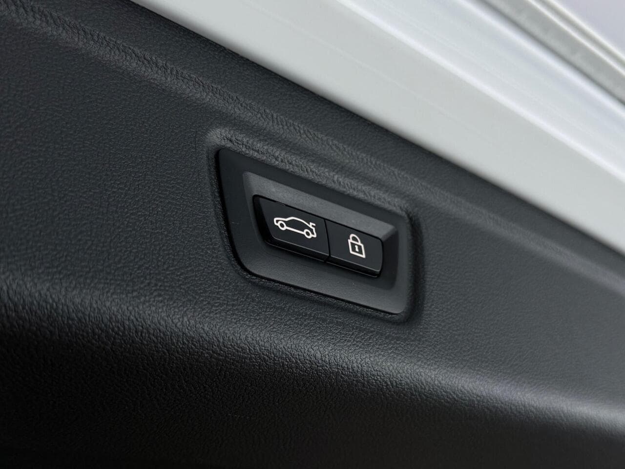 BMW 3 Series thumbnail Misc Controls