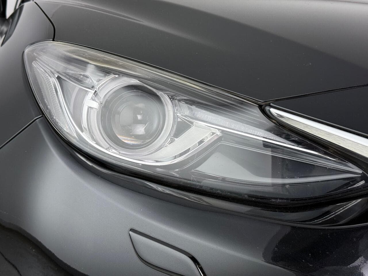 Mazda Mazda3 thumbnail Lights Front