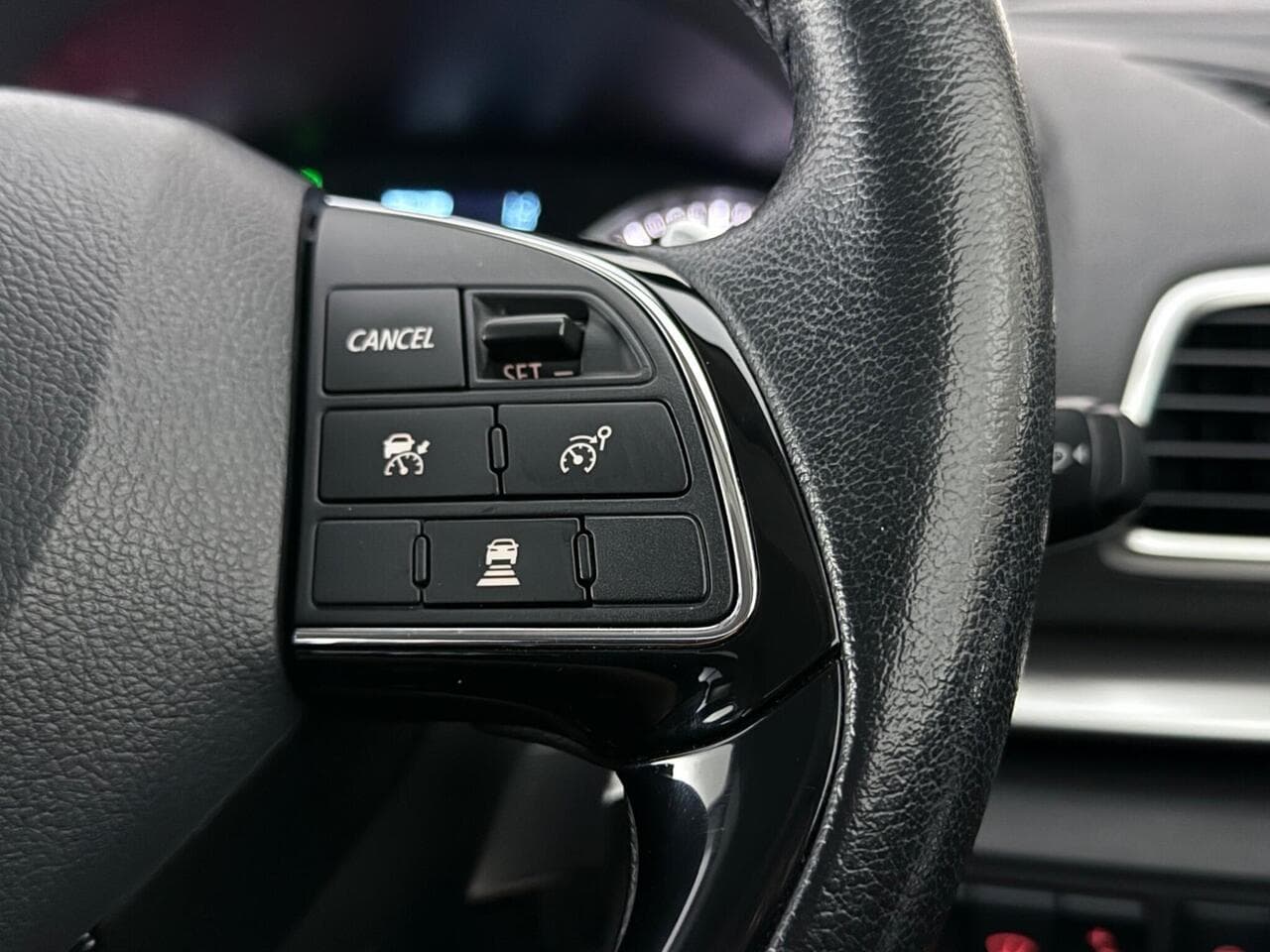 Mitsubishi Eclipse Cross thumbnail Misc Controls