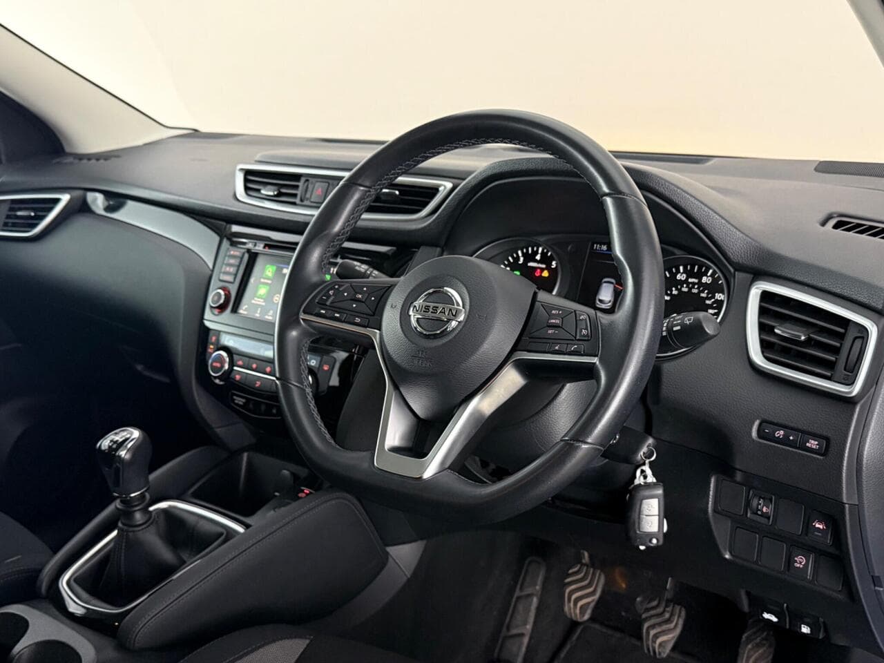 Nissan Qashqai thumbnail Interior Front