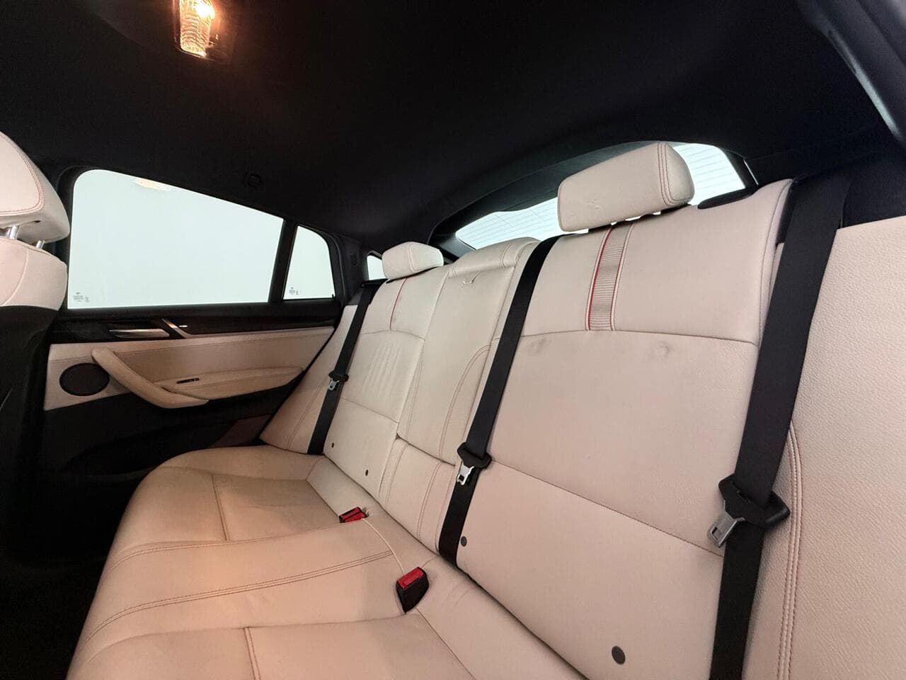 BMW X4 thumbnail Seats Rear