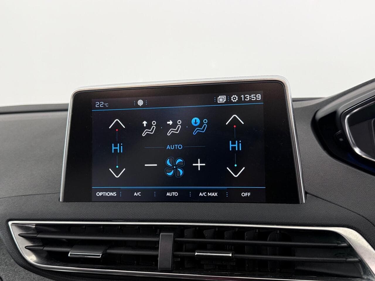 Peugeot 5008 thumbnail Infotainment System
