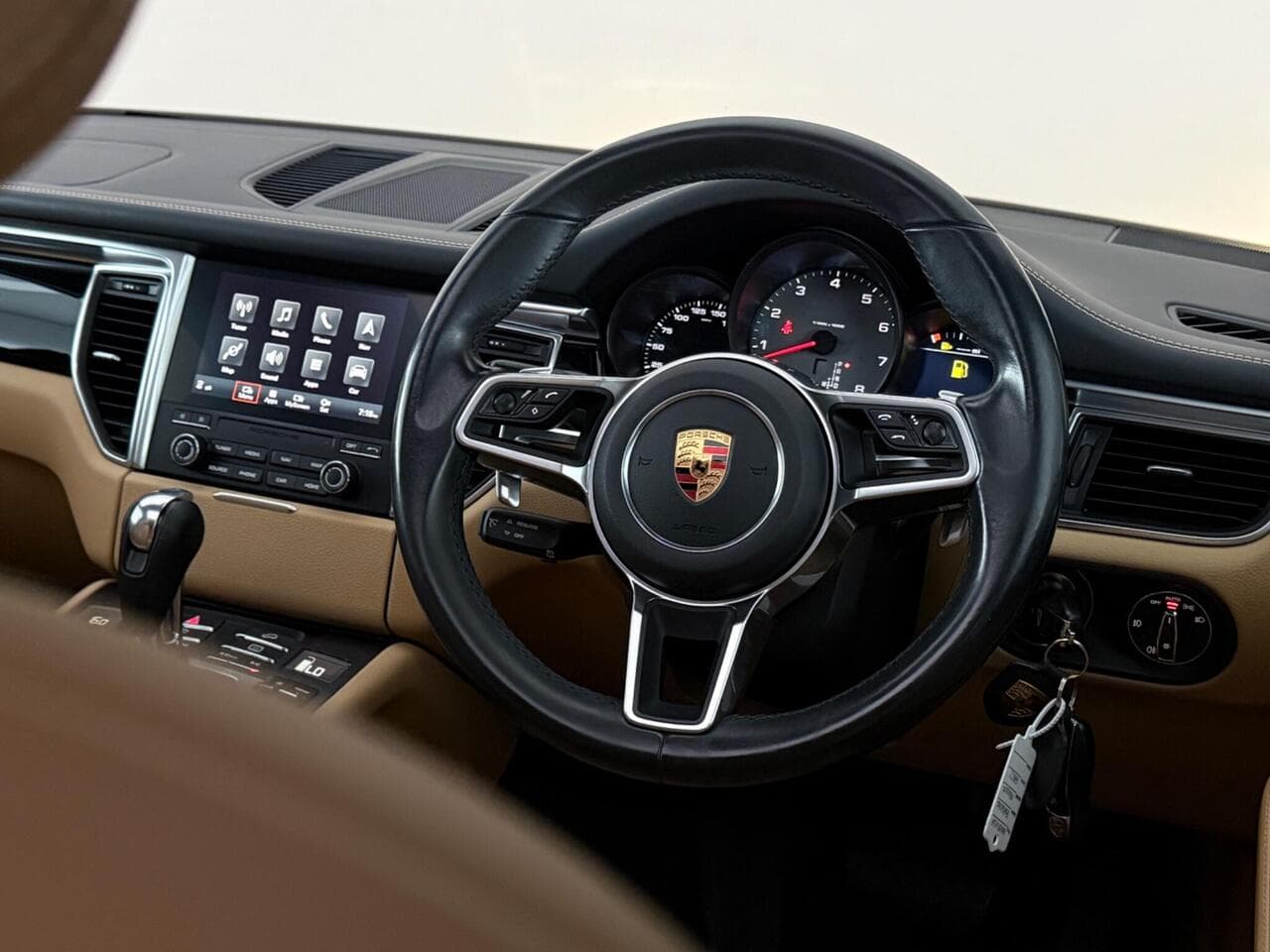 Porsche Macan thumbnail Steering Wheel