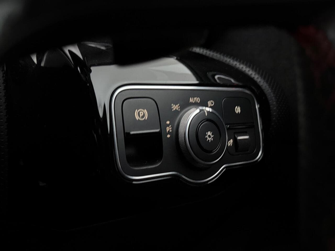 Mercedes-Benz A Class thumbnail Misc Controls