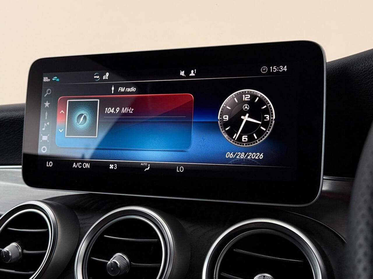 Mercedes-Benz C Class thumbnail Infotainment System