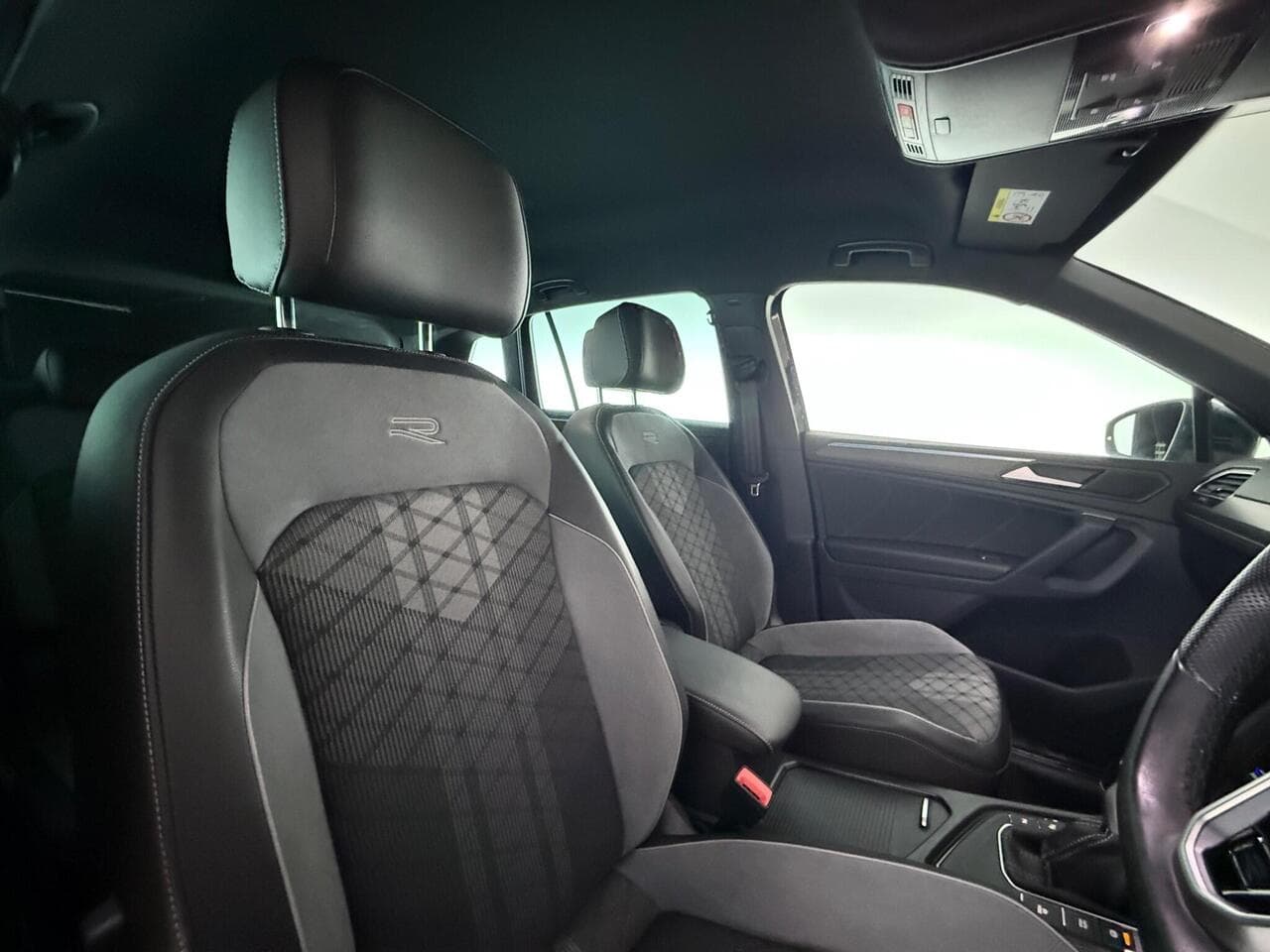 Volkswagen Tiguan thumbnail Seat Driver