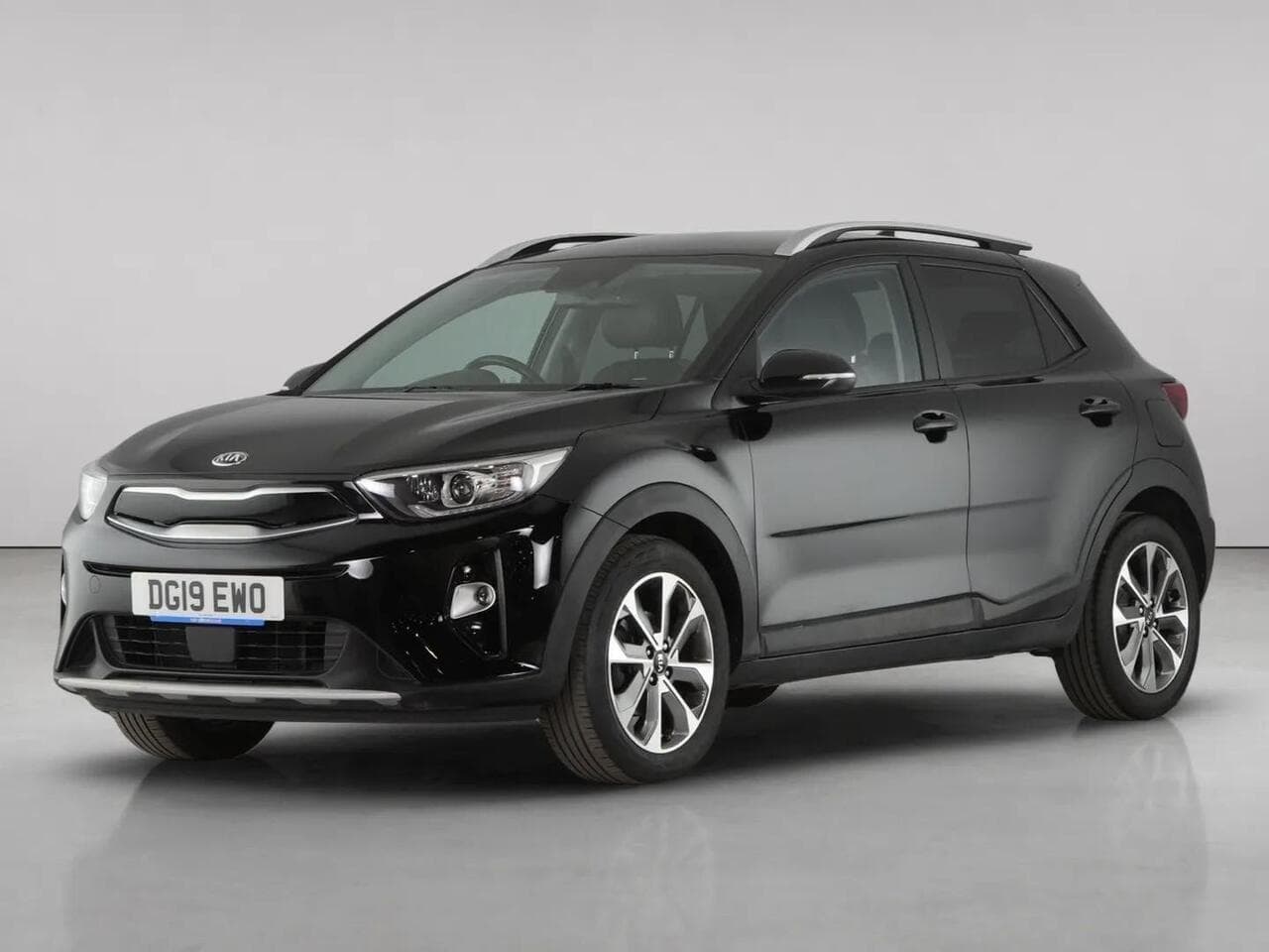Kia Stonic thumbnail Front Left