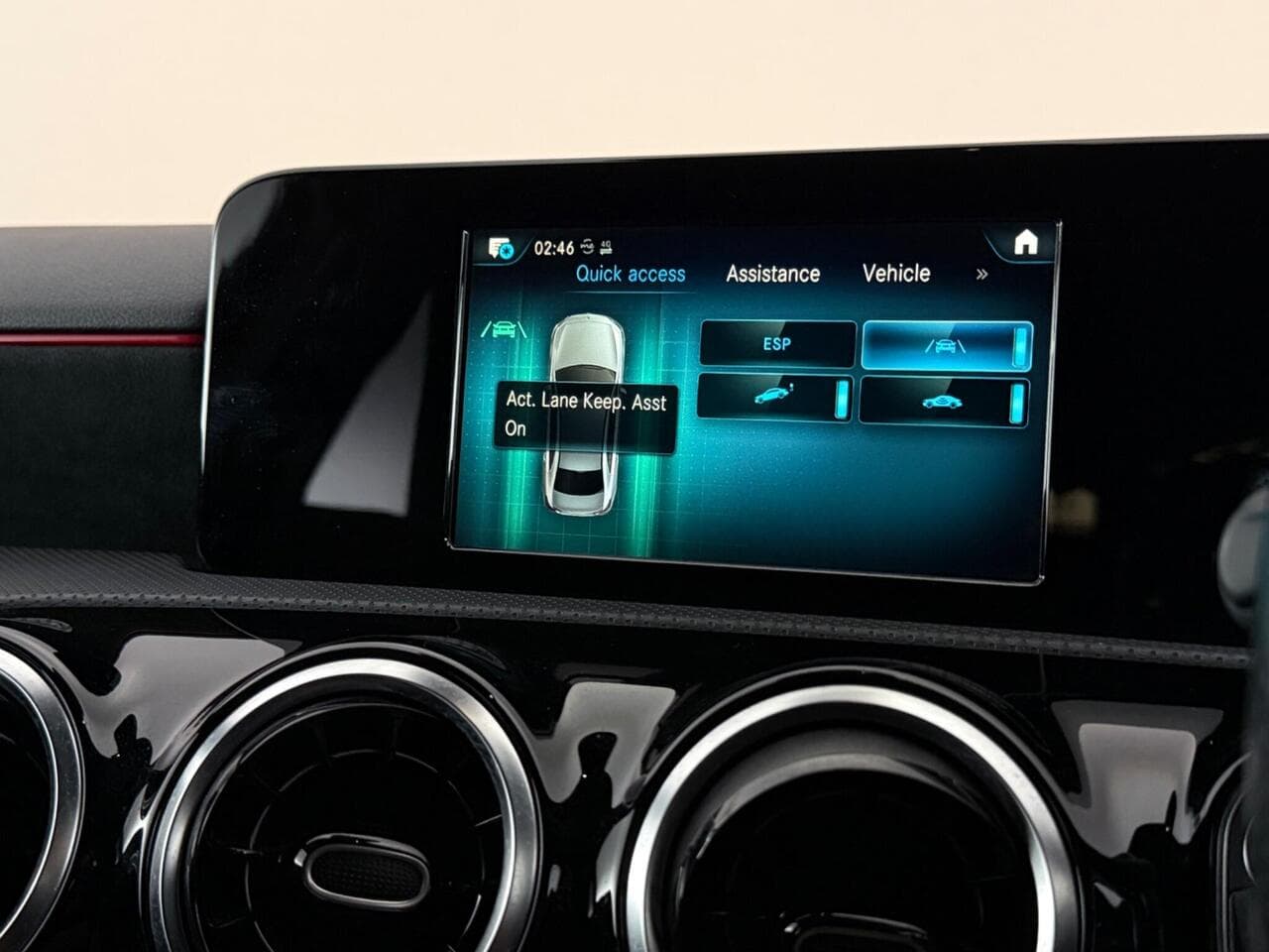 Mercedes-Benz A Class thumbnail Infotainment System