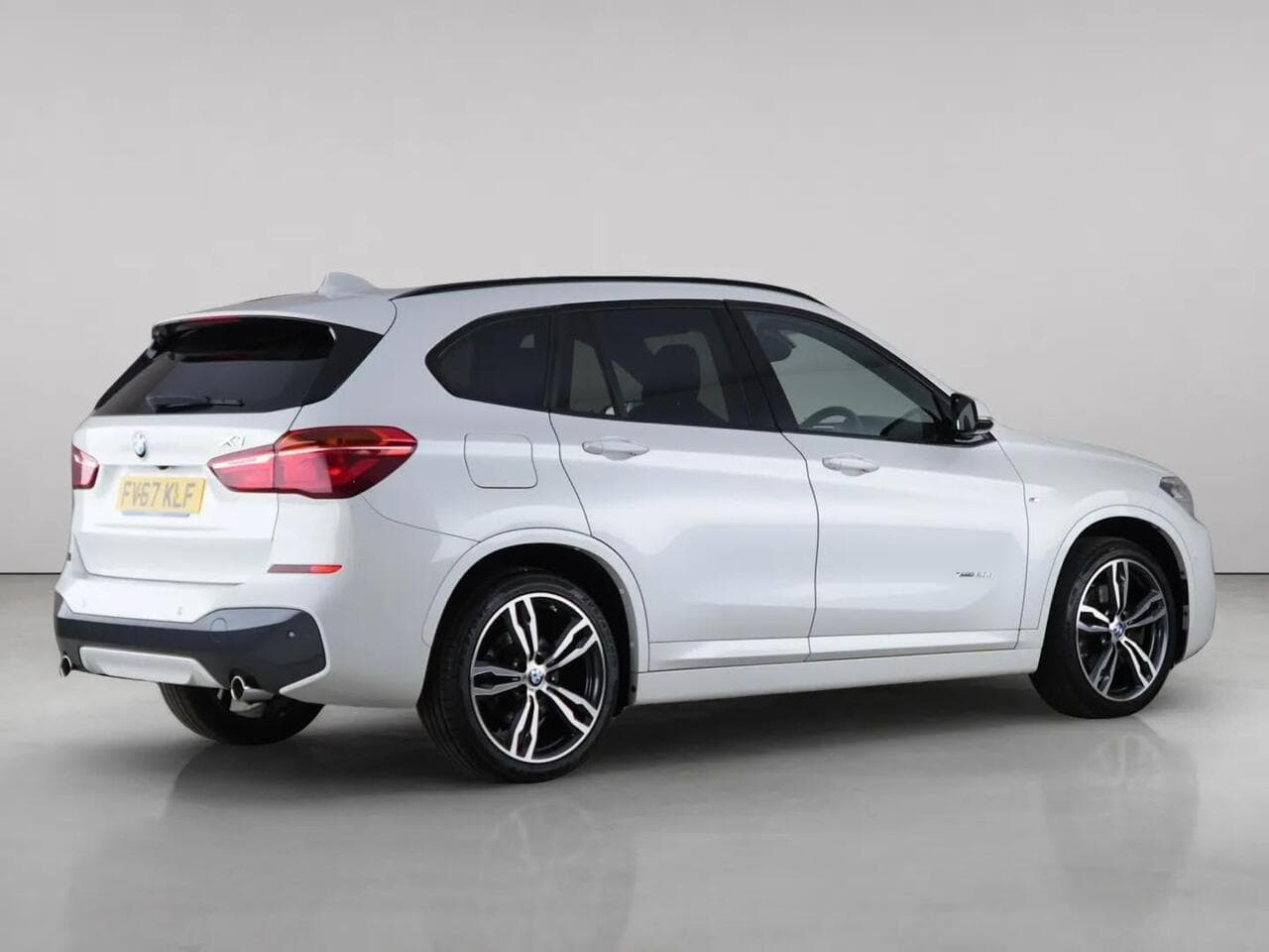 BMW X1 thumbnail Rear Right