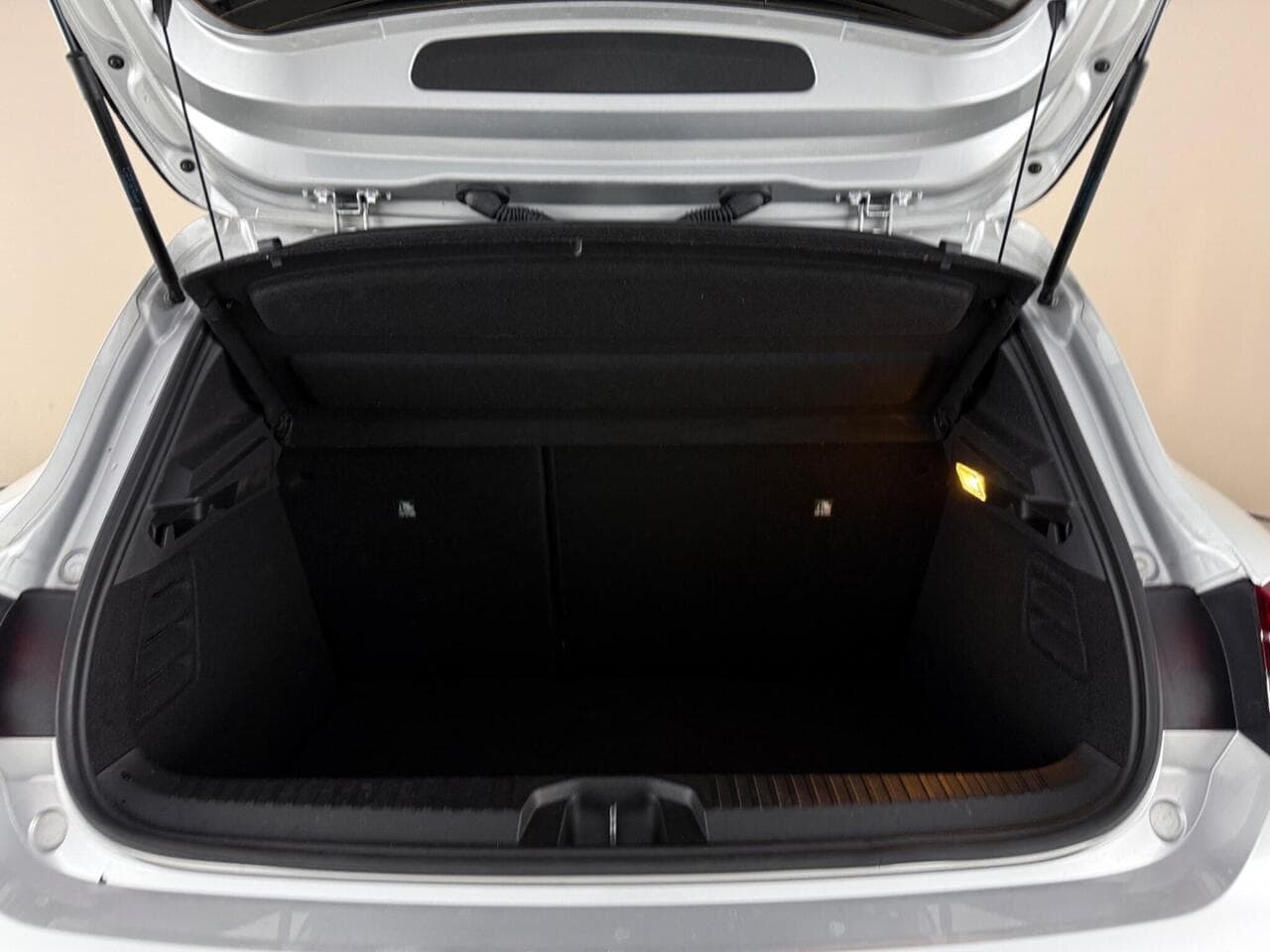 Renault Clio thumbnail Boot