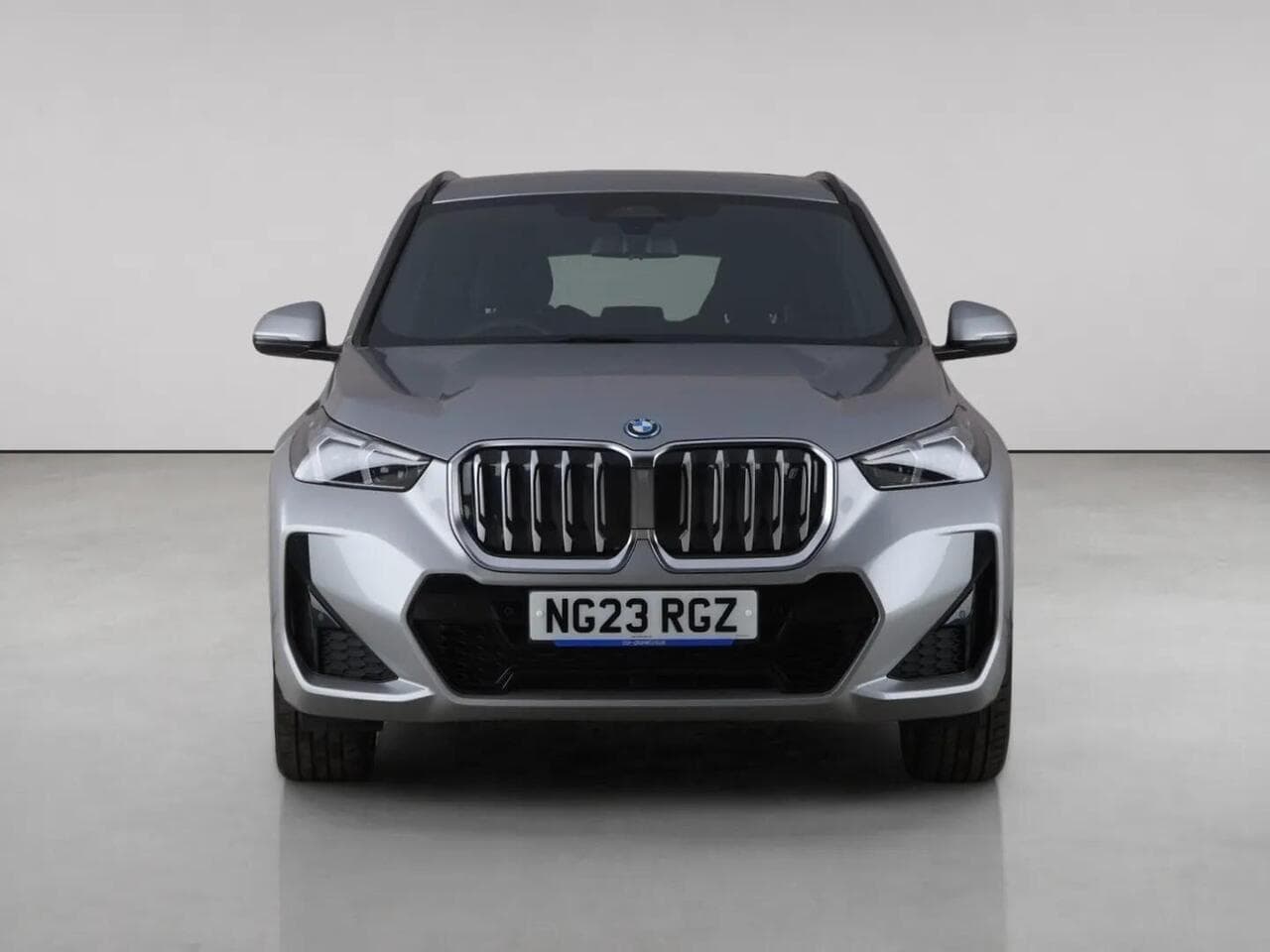 BMW iX1 thumbnail Front