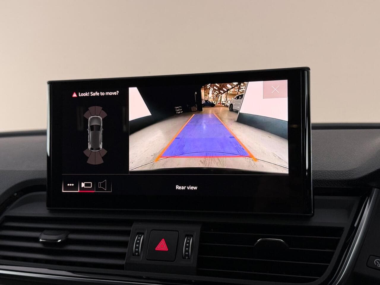 Audi Q5 thumbnail Infotainment System