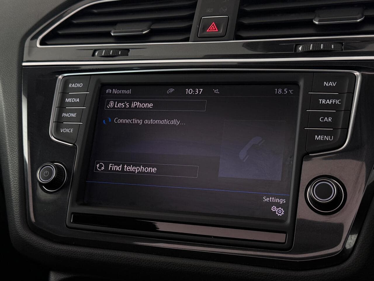 Volkswagen Tiguan thumbnail Infotainment System