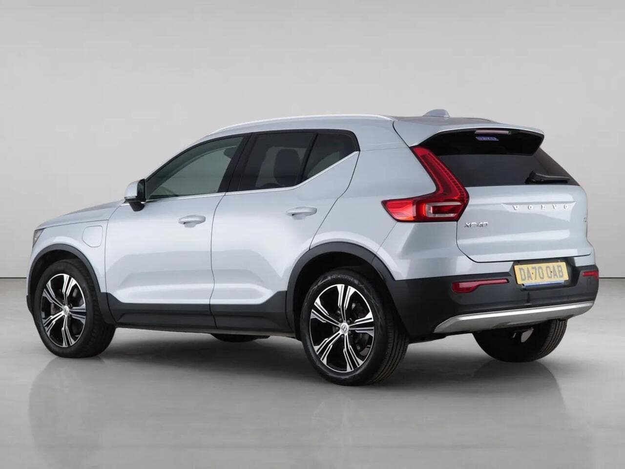 Volvo XC40 thumbnail Rear Left