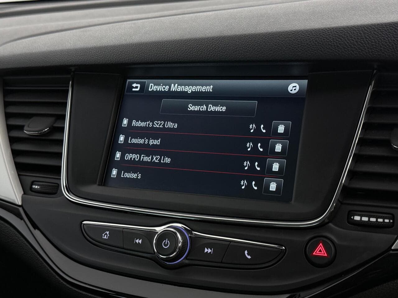 Vauxhall Astra thumbnail Infotainment System