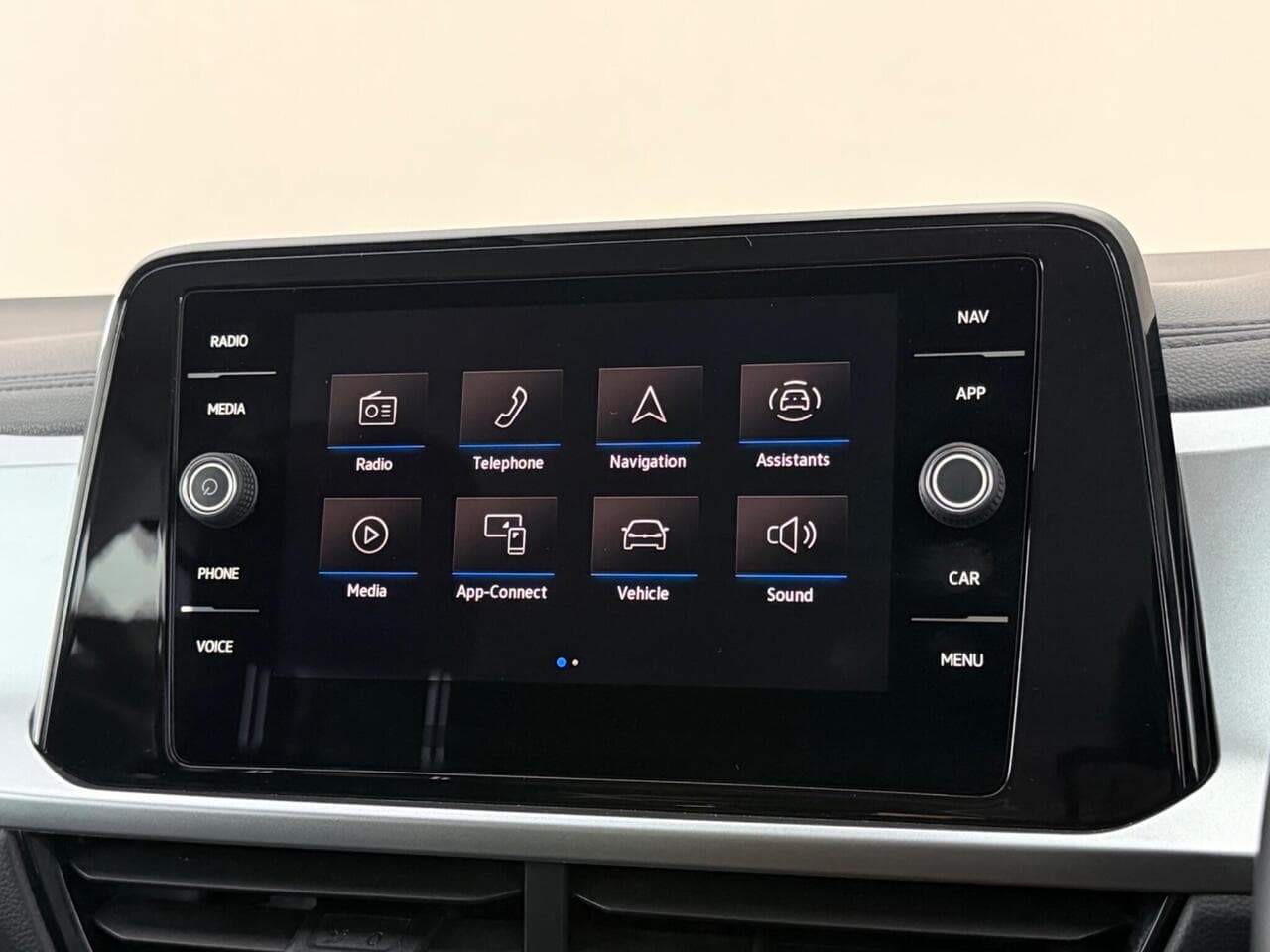 Volkswagen T-Roc thumbnail Infotainment System