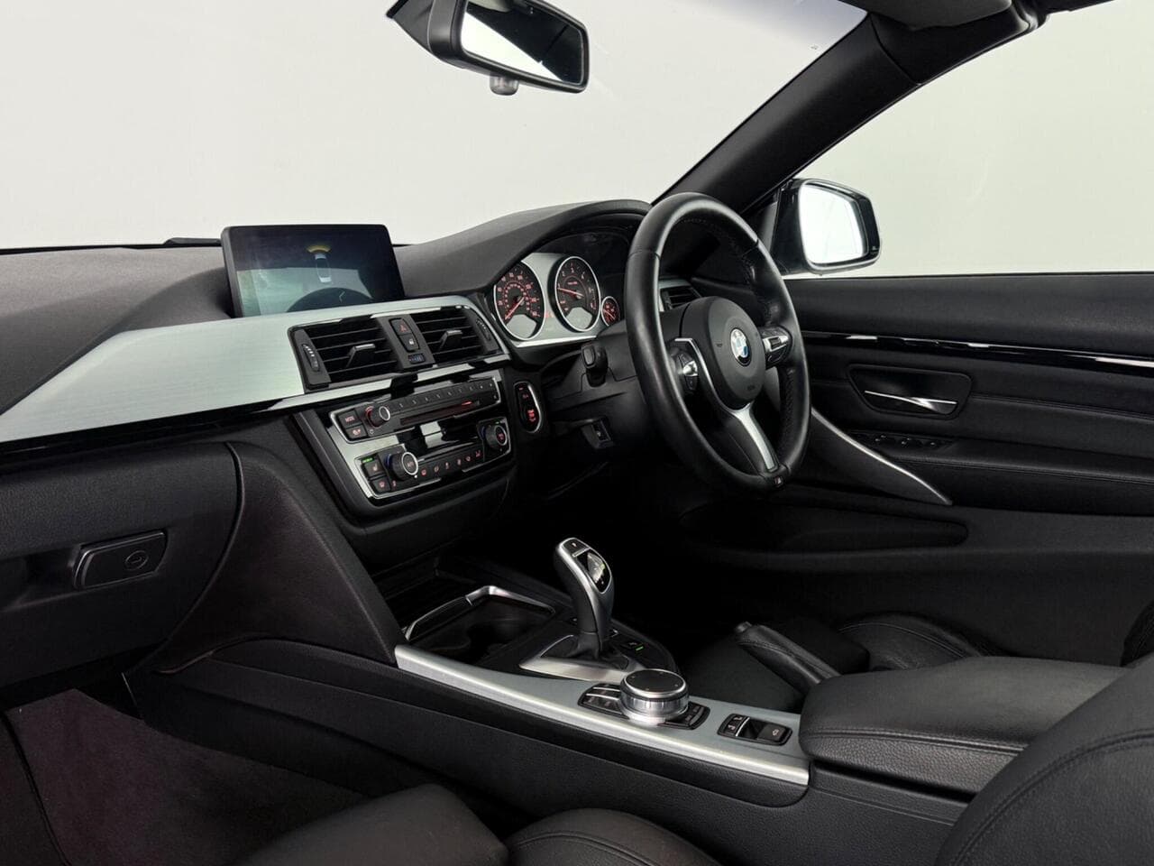 BMW 4 Series thumbnail Interior Front