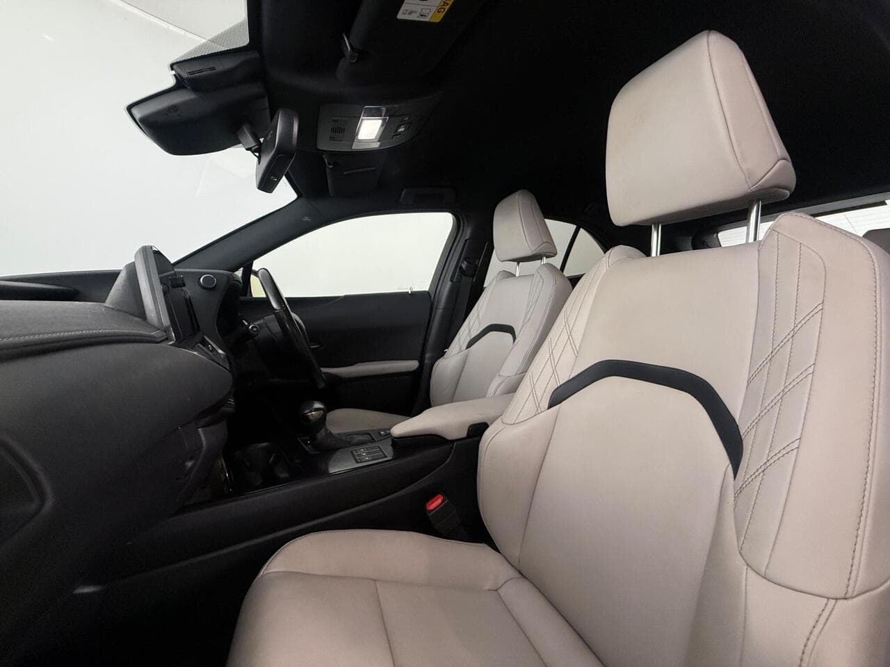 Lexus UX thumbnail Seat Front Passenger