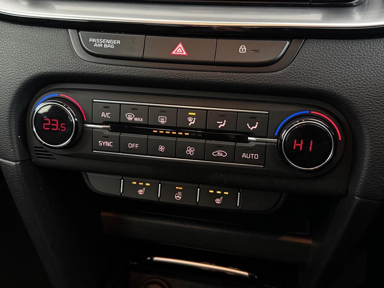 Kia XCeed thumbnail Misc Controls