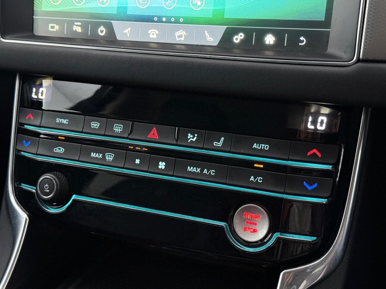 Jaguar XF thumbnail Infotainment System