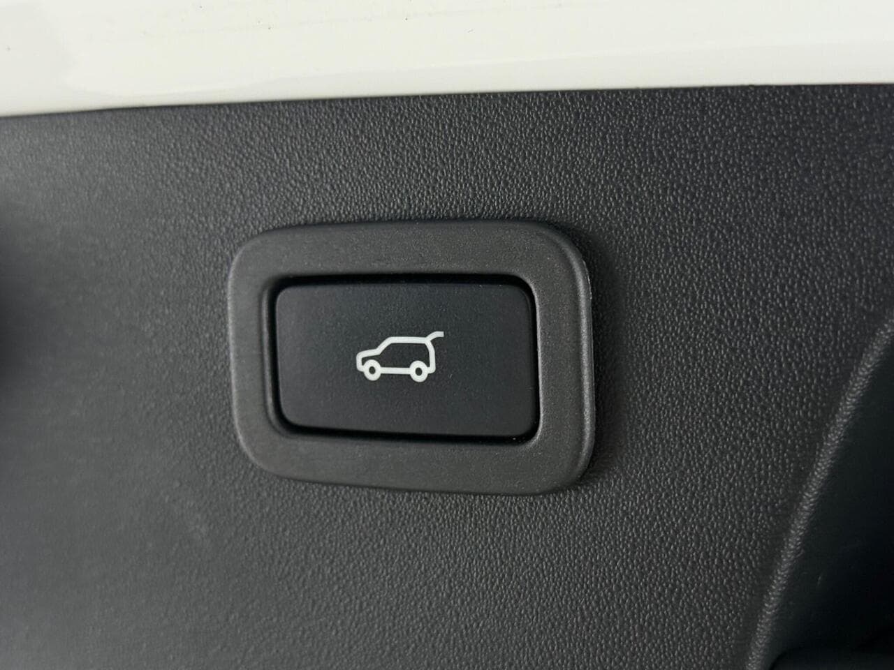 Jaguar E-PACE thumbnail Misc Controls