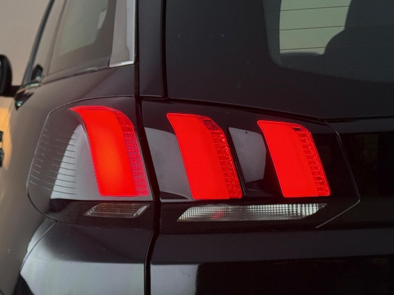 Peugeot 5008 thumbnail Lights Rear
