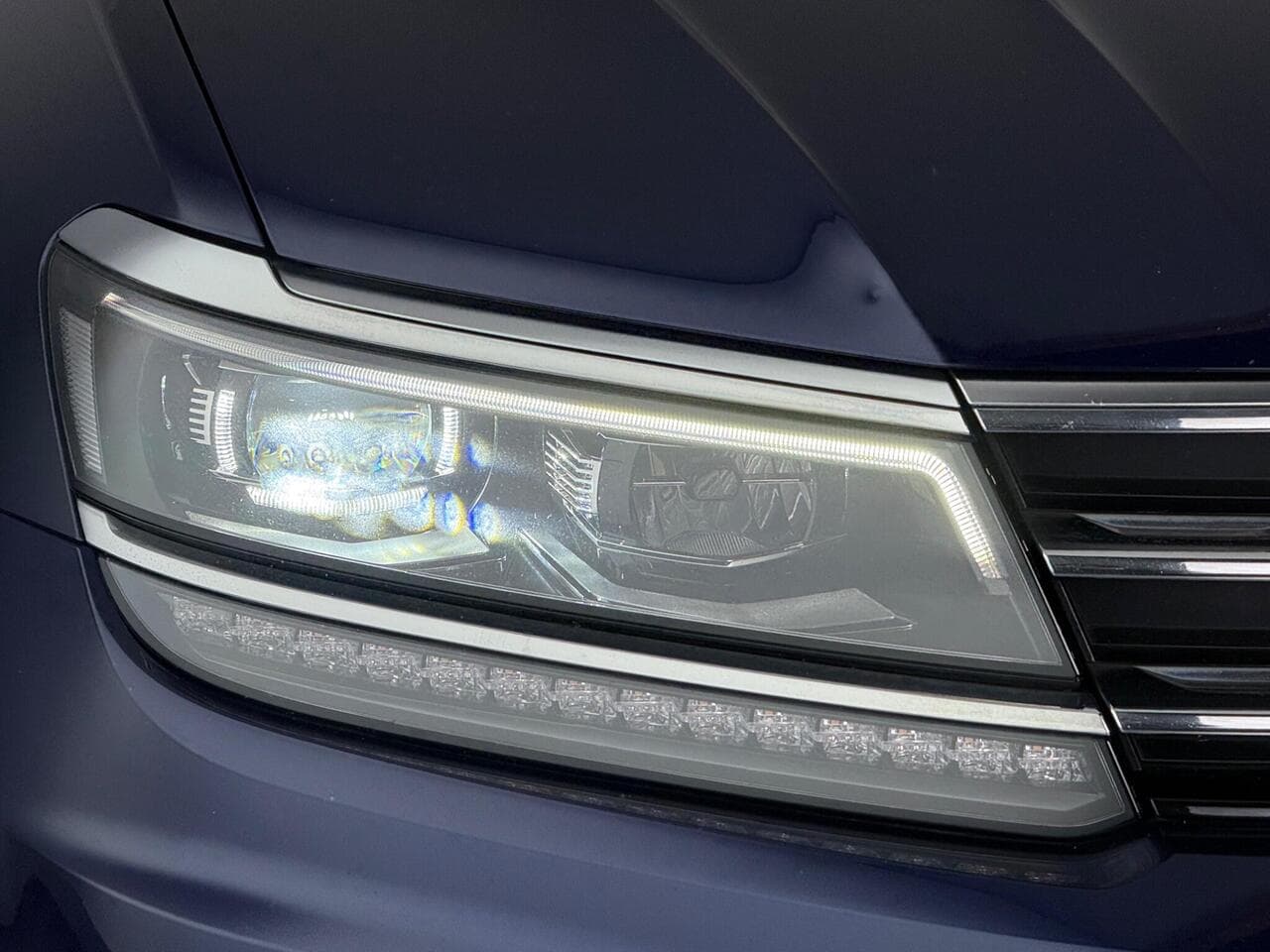 Volkswagen Tiguan thumbnail Lights Front