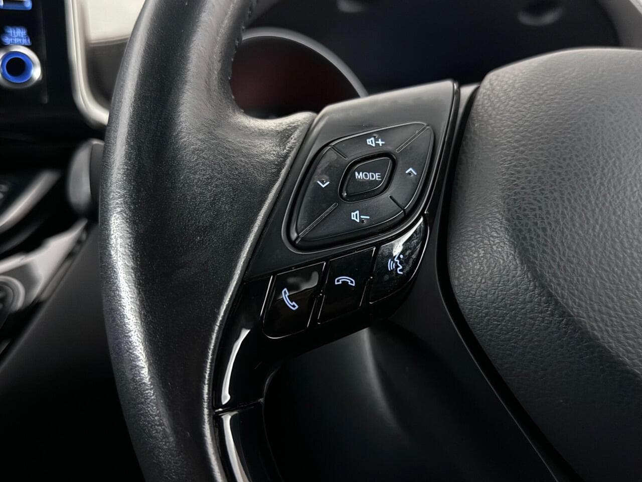 Toyota C-HR thumbnail Misc Controls