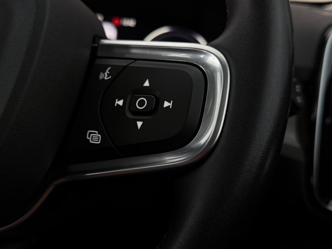 Volvo XC40 thumbnail Misc Controls