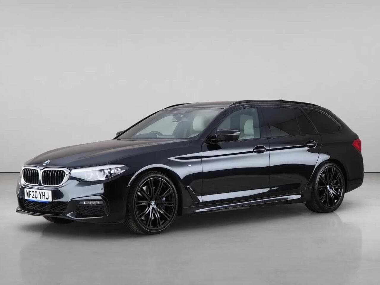 BMW 5 Series thumbnail Front Left