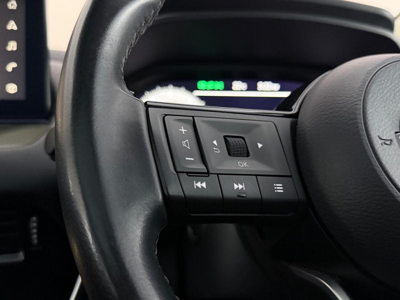 Nissan Qashqai thumbnail Misc Controls