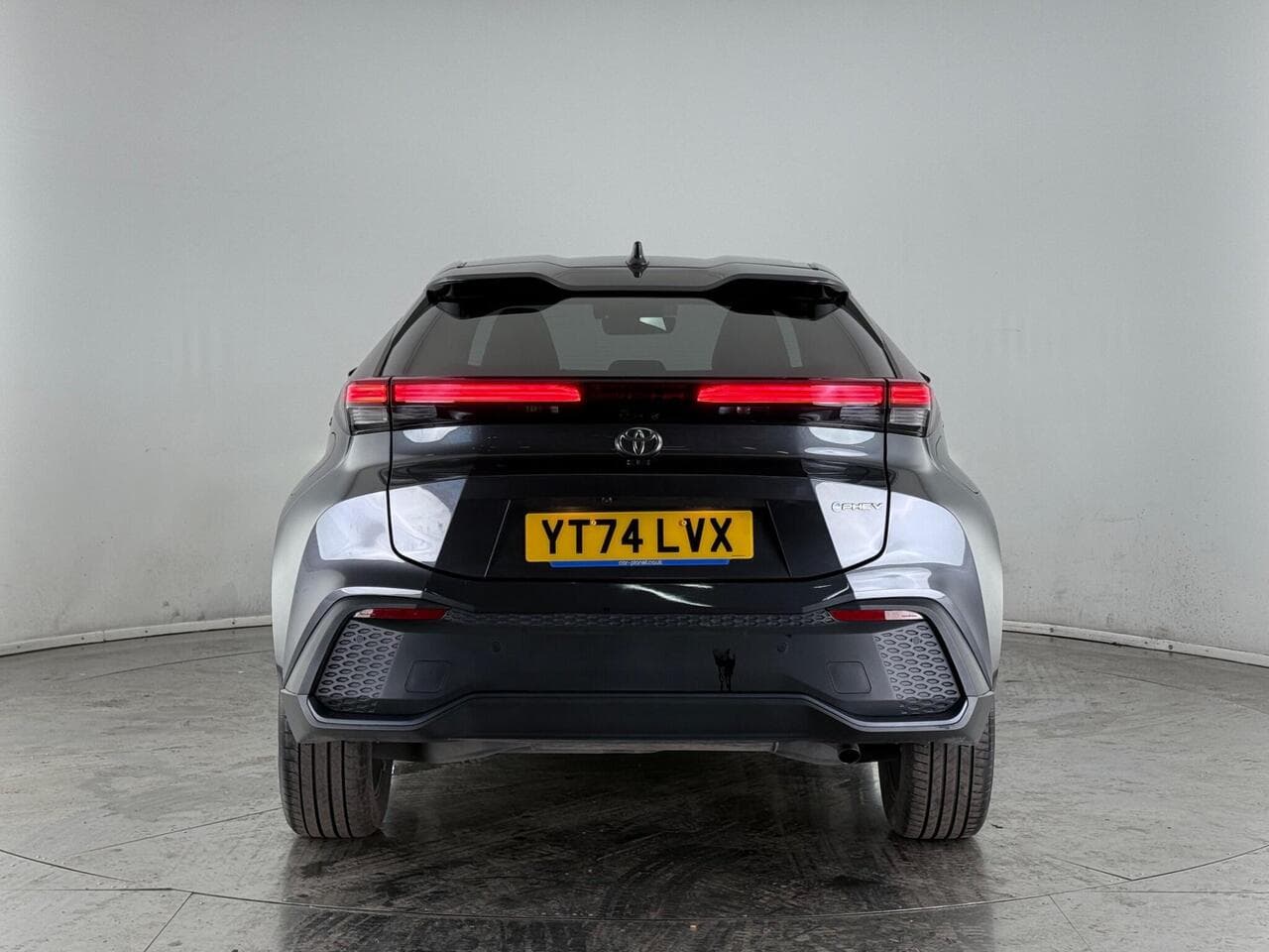 Toyota C-HR thumbnail Rear