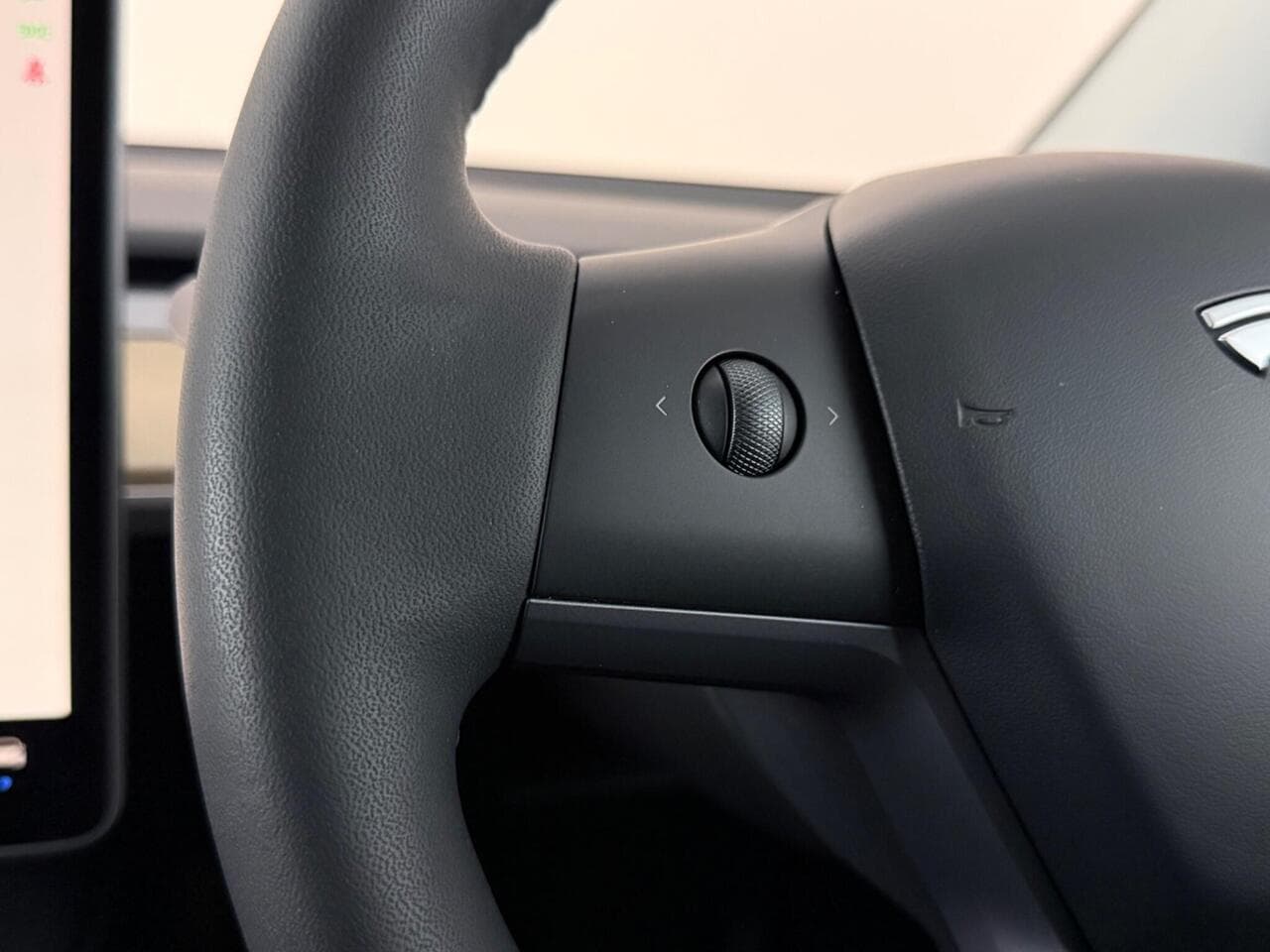 Tesla Model Y thumbnail Misc Controls