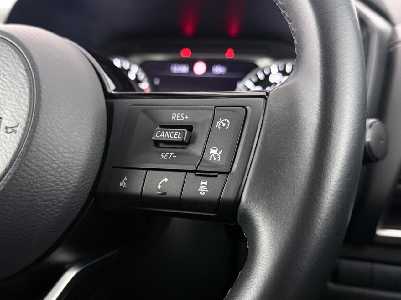 Nissan Qashqai thumbnail Misc Controls