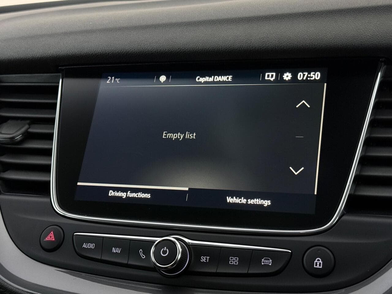 Vauxhall Grandland X thumbnail Infotainment System