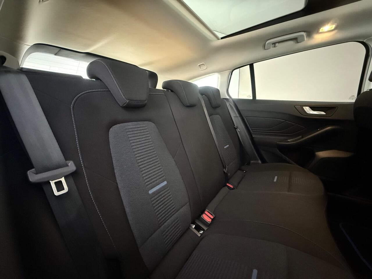 Ford Focus thumbnail Seats Rear