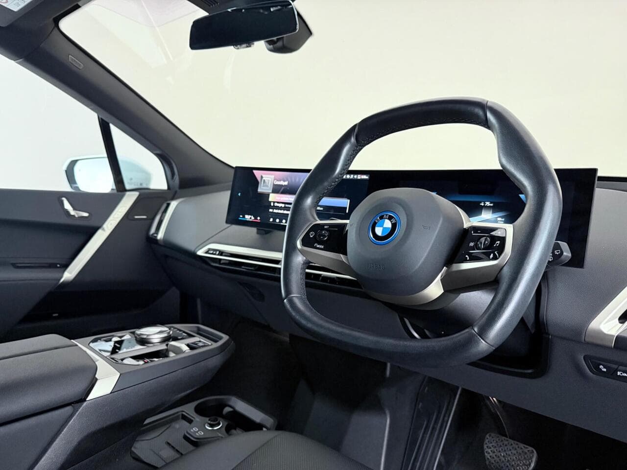 BMW iX thumbnail Interior Front