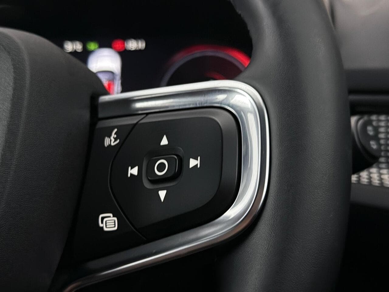 Volvo XC40 thumbnail Misc Controls