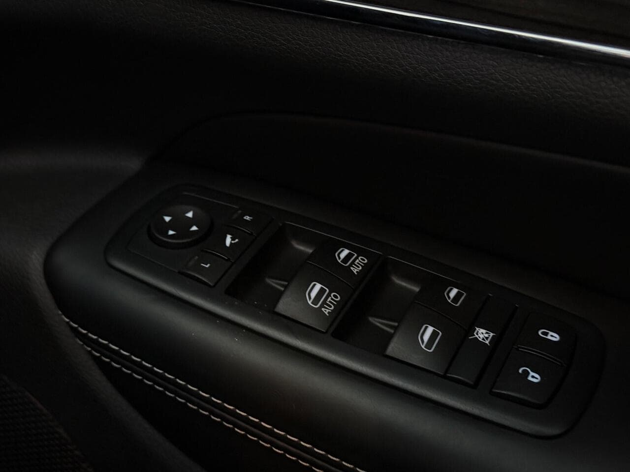 Jeep Grand Cherokee thumbnail Misc Controls