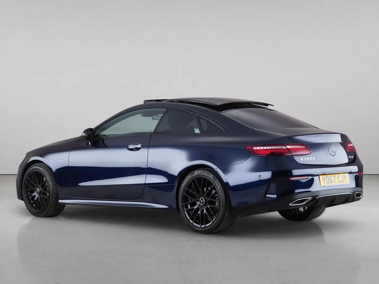 Mercedes-Benz E Class thumbnail Rear Left