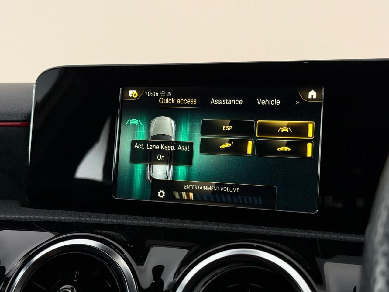 Mercedes-Benz A Class thumbnail Infotainment System
