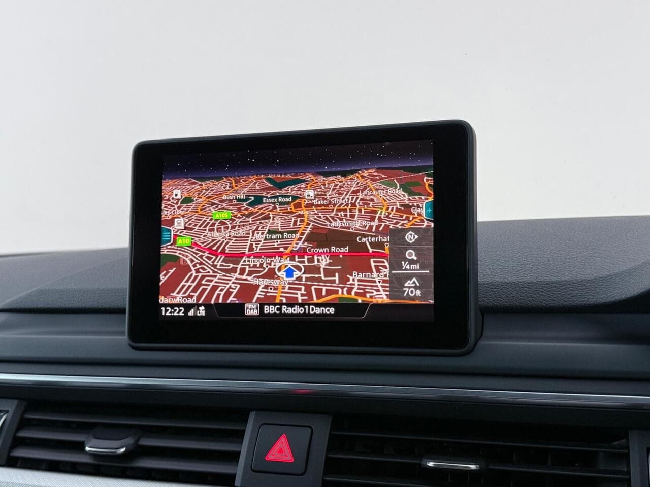 Audi A4 Avant thumbnail Infotainment System