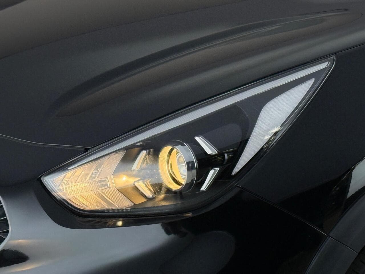 Kia Niro thumbnail Lights Front
