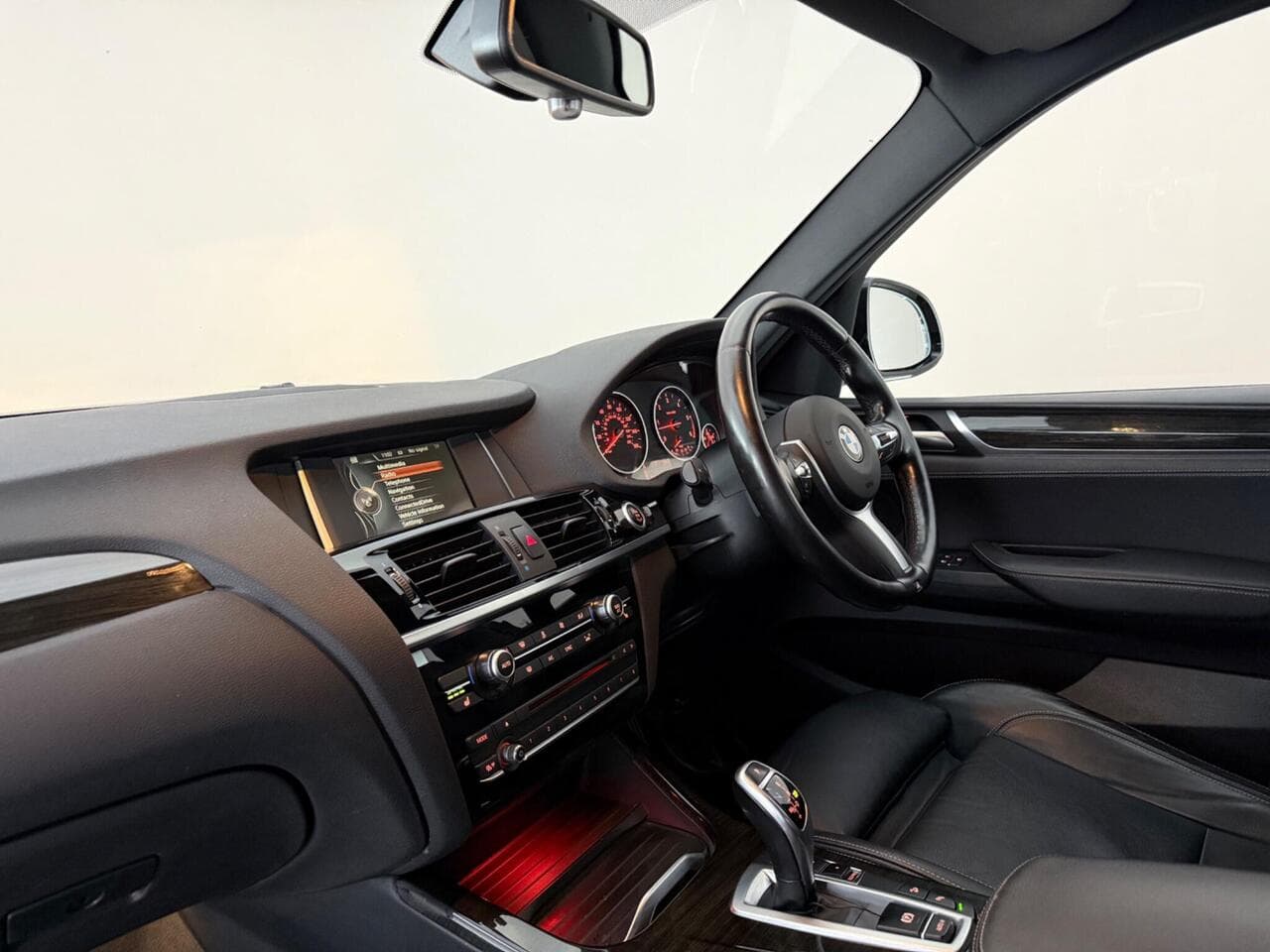 BMW X3 thumbnail Interior Front