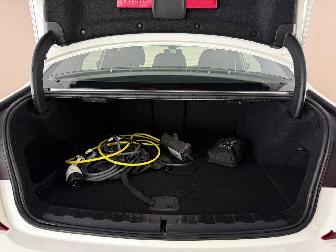 BMW 3 Series thumbnail Boot