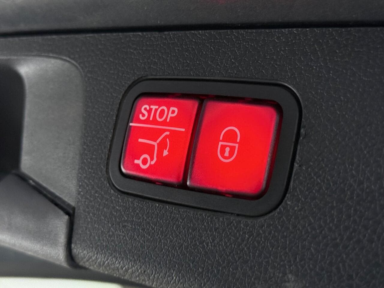 Mercedes-Benz E Class thumbnail Misc Controls