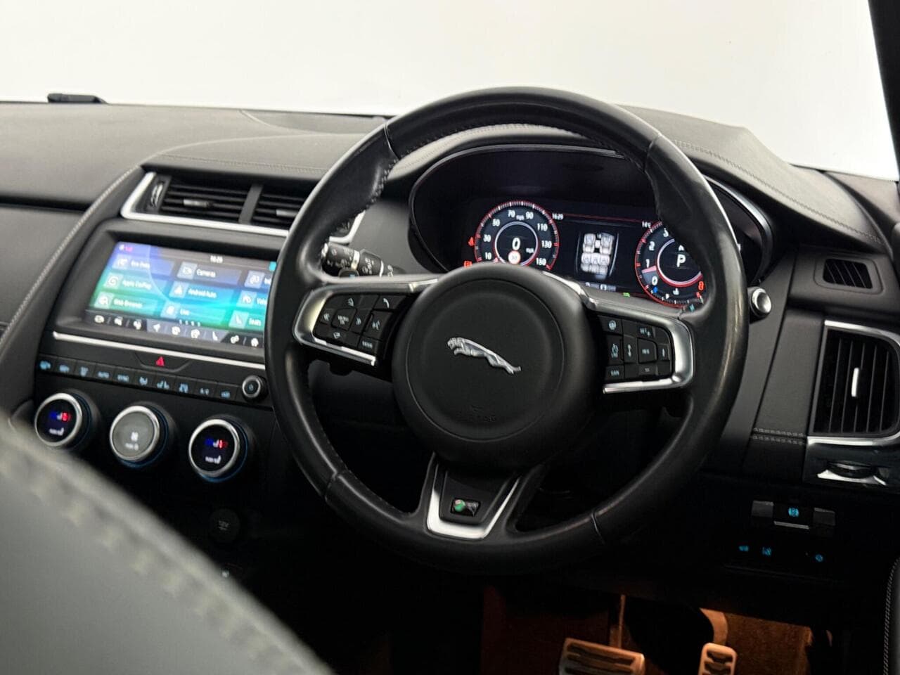 Jaguar E-PACE thumbnail Steering Wheel